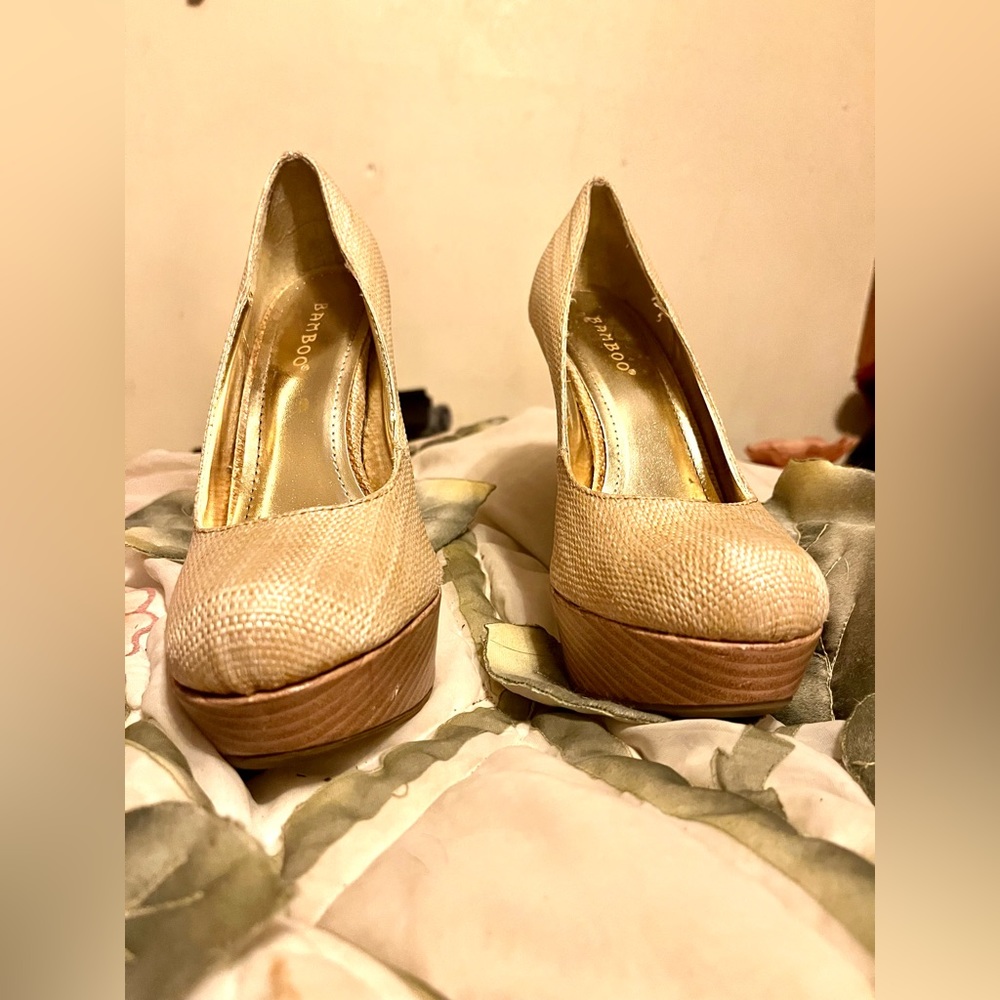 🎬🎬🎬SOLD! 🎋Bamboo🎋Beige Heels in Good Condition, Size 7.5 - Picture 4 of 6